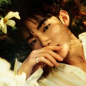 [SCAN] 1st Look Magazine