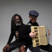 Winston McAnuff & Fixi