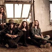 Tyler Bryant & the Shakedown