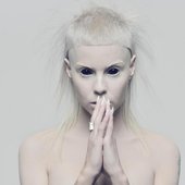 Yolandi