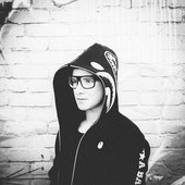 skrillex_2015-04-22_02-53-48.jpg