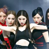 brave girls and loona in the performance -tell me now-.jpg