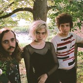 Sunflower_Bean_-_Crista_Simiriglia_-_General_1_-_HIGH_RES_d3fbzb.jpg