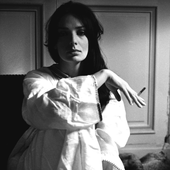 Portrait de Marie Laforêt chez elle, en janvier 1966.