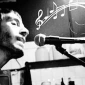 Gabriel Manfredi \"Hapri\" dibuja música