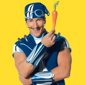 Sportacus_mit_Karotte_kl