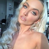 Lindsey Pelas