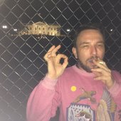 shitmat smoking infront of the white house