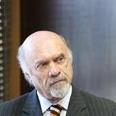 220px-Julio_Medaglia_-_Ministério_da_Cultura_(cropped).jpg