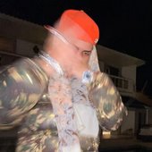 Tem um nego falando, falando mais eu não consigo escutar