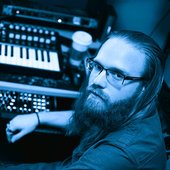 640px-Andrew_Hulshult_Studio_Portrait.jpg