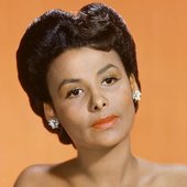 Lena-Horne-Broke-Barriers-in-Hollywood-Gave-Off-Sparks- copy.jpg