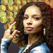 mae-defays-paris.jpg