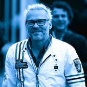 jacques-villeneuve-in-the-paddock-during-the-f1-grand-prix-news-photo-1635637900.jpg