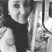 Rainy day studio session🎧🎤🖤