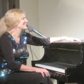 Kristin Lems in performance, Hogeye Folk Arts, April 2012