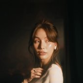 gigi-huong-giang-lam-moi-lien-khuc-4-mua-tai-hien-hoi-uc-xuan-ha-thu-dong-day-cam-xuc-1-1636369331-667-width660height990.jpg