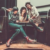 TheCoathangers-StarlineSocialClub-Oakland-03-11-17-ErikaReinsel-11_1042_696.jpg