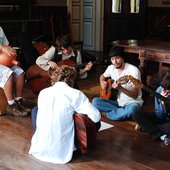 Arranjando uma nova música na fazenda Morro Azul