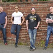 east-end-chaos-bandfoto-2015-mauer-2-medium.jpg
