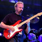  Daryl Stuermer