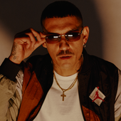 Noyz_narcos_with_sunglasses_and_chain_in_the_streets.png
