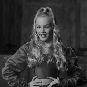 Freya Skye - BW