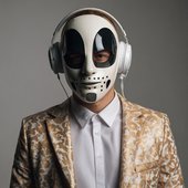 Default_one_man_electronic_music_artist_using_moderno_clothes_1.jpg