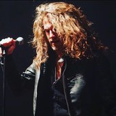 Nils Molin (vocals)