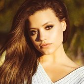 Sarah_Jeffery.jpg