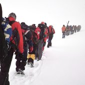 Anotimpul5 in Bucegi. Marius cu chitara in spate