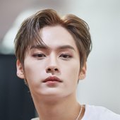 LEE-KNOW-SKZ-LOVESTAY-SKZ-CHOCOLATE-FACTORY-Photoshoot-by-DISPATCH