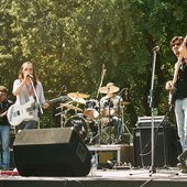 violet (istanbul) on stage 'mavi duman/blue smoke' at the barışarock/rock4peace-festival in sarıyer/istanbul, on 24th august '07
