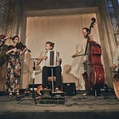 Poszukiwacze Zaginionego Rulonu w \"Bratniej Szatni\"