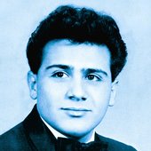 danny-devito-senior-1962-111522-1-2000-3c74b363389c4bcb86de3cffd43b2cf1.jpg