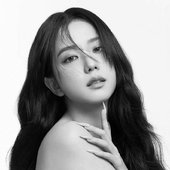 jisoo b&w.jpg