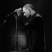 Chester Bennington [0010]