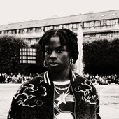 BACK FROM THE GUN STORE WITH @kenzo SS25 @ JARDIN DU PALAIS ROYAL récemment j’ai décidé de choisir un parti pris, celui du noir et blanc. le but c’est de me couper d’un maximum d’artifices pour améliorer  (1).jpg