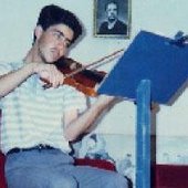Karwan Osman playing violin