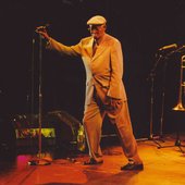 Ibrahim_Ferrer_dancing_onstage.jpg