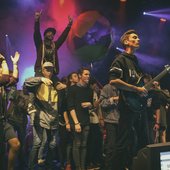 crowded-stage3_orig.jpg