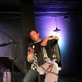 ianwatsonaccordion2.jpg