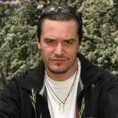 173v6_the-darkness-2-mike-patton.jpg