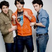 Jonas*Brooos,.