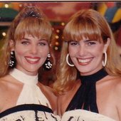 Lilianne Kubiliun y Almendra Gomelsky 1993
