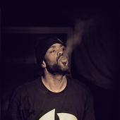 Mef smokin blunt on stage