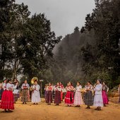 Mujeres oaxaqueñas, de distintos pueblos, unidas para hacer música juntas,