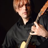 Ewan Dobson (Solo guitar).jpg