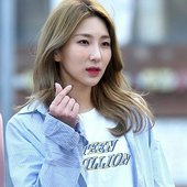 180330 On the way to Music Bank (1).jpg