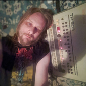 TR 909